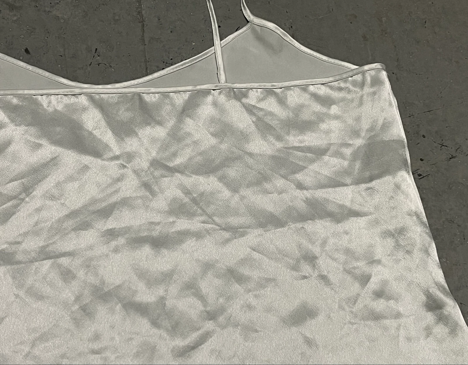 Top lencero satén blanco con tirantes  – photo 13